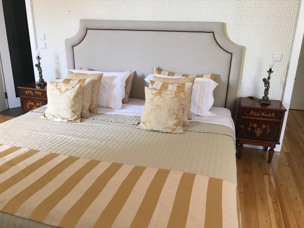 Chiado 4-Bedroom Flat Lisbon Luaran gambar
